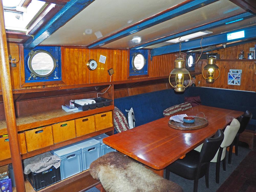 Saloon, Accommodation